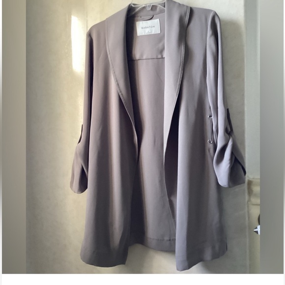 Aritzia Babaton open front, belted blazer. - Picture 2 of 4